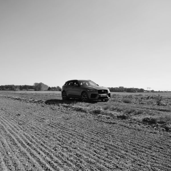 Jaguar F-PACE SVR